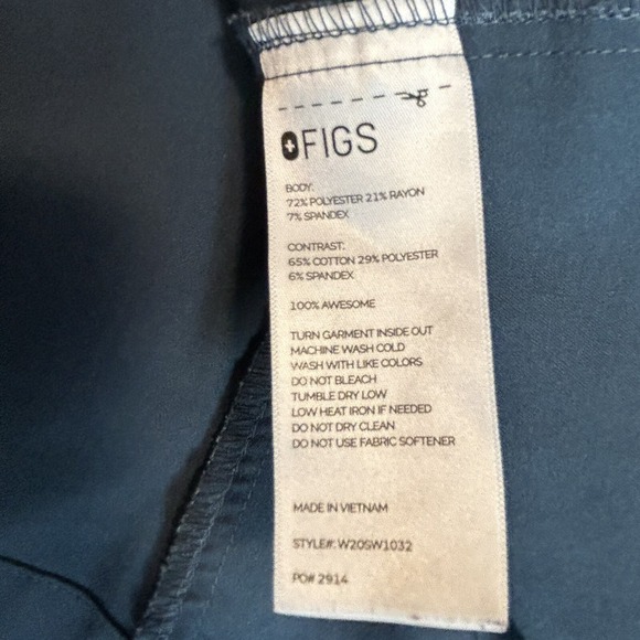 FIGS Scrub Top Woman Medium V Neck 2 Front To Side Pockets 1 Zip Pocket Teal EUC - Picture 8 of 9